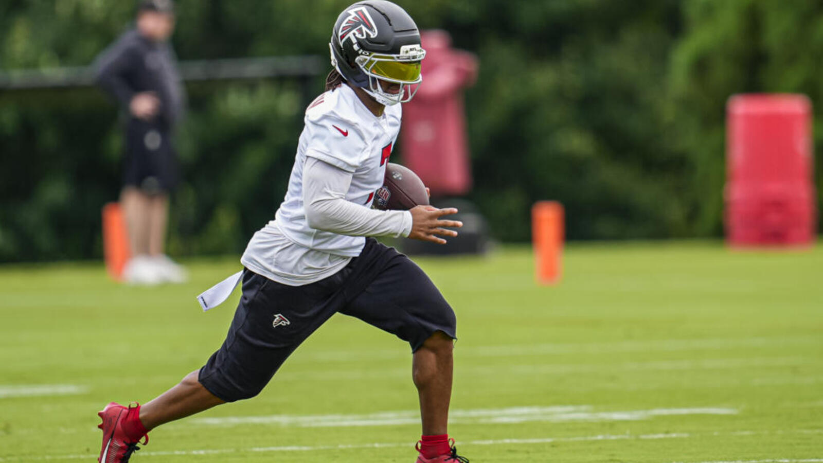 Bijan Robinson Signs Historic $75 Million Extension with Falcons