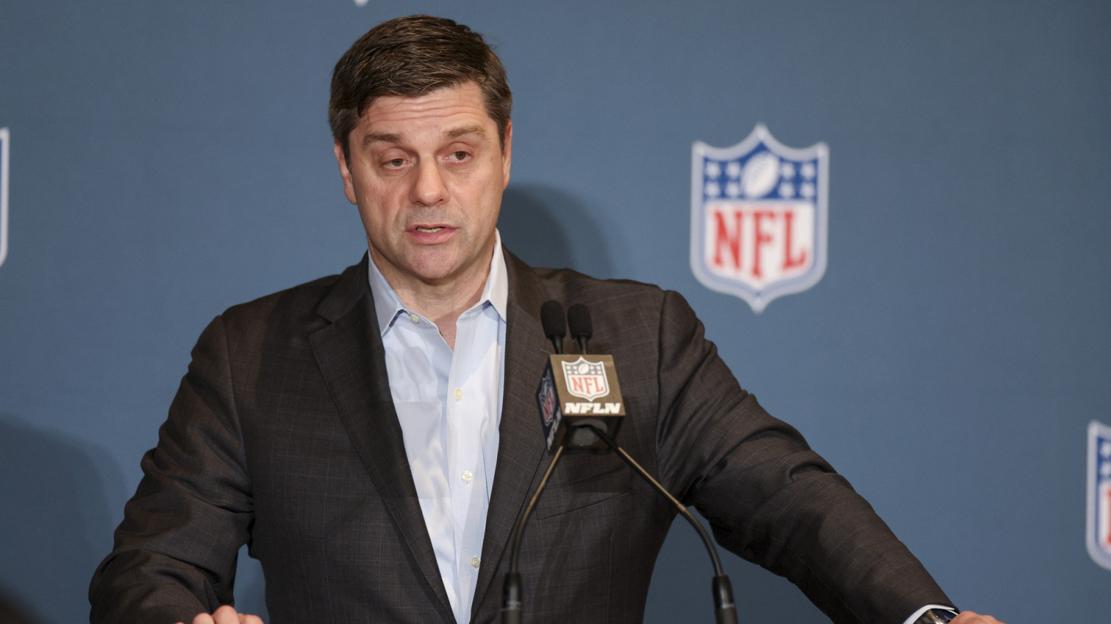 https://www.yardbarker.com/media/9/6/96057d6b9bc4f4b77fe2c0dc4a5b625c5ae41ba1/thumb_16x9/mar-26-2024-orlando-fl-usa-nfl-executive-vice.jpg?v=1