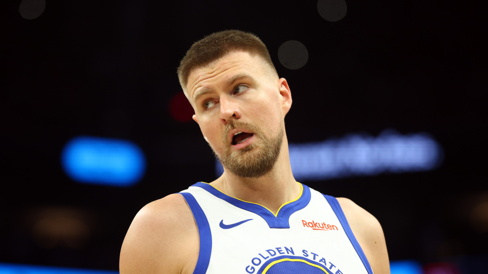 https://www.yardbarker.com/media/9/6/969d216788219bf98ef89b68a779b45b94ad3eae/thumb_16x9/warriors-realize-need-size-locking-kristaps.jpg?v=1