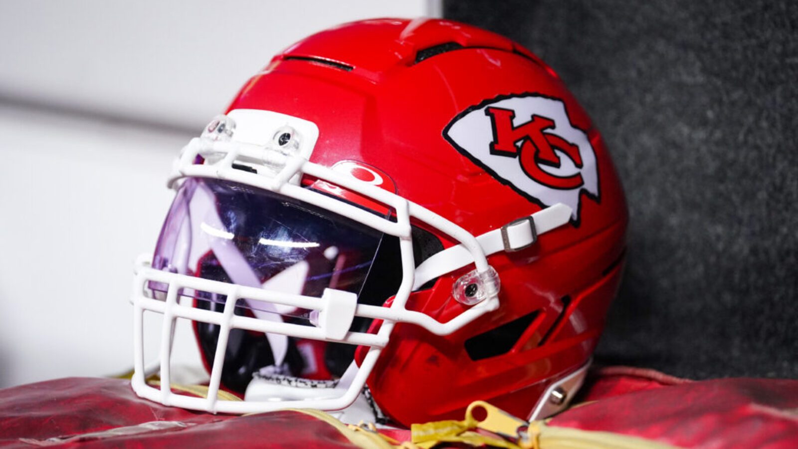 Former Chiefs’ Super Bowl Champion Signs With AFC Rival