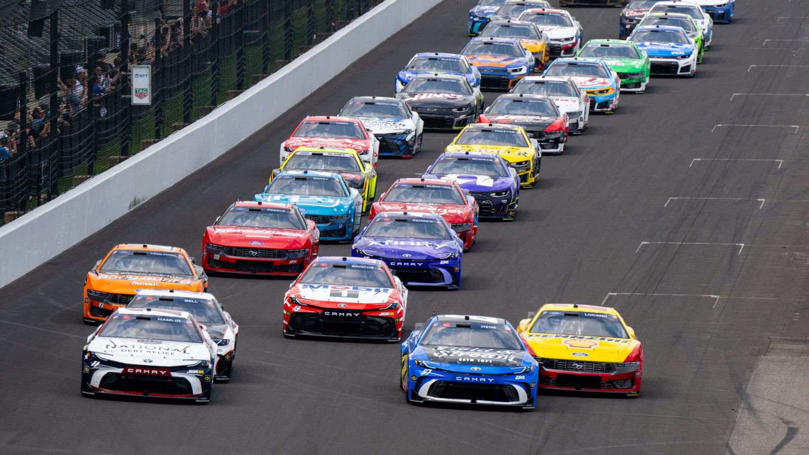 https://www.yardbarker.com/media/9/6/96c4cfa3bd1372f323bf79abe4221043303966c0/thumb_16x9/nascar-wants-shorten-cautions-conversations-stage.jpg?v=1