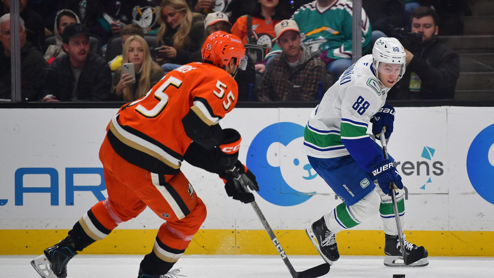 Canucks mount unbelievable comeback on the back of Lekkerimäki to beat Ducks 6-5 in OT