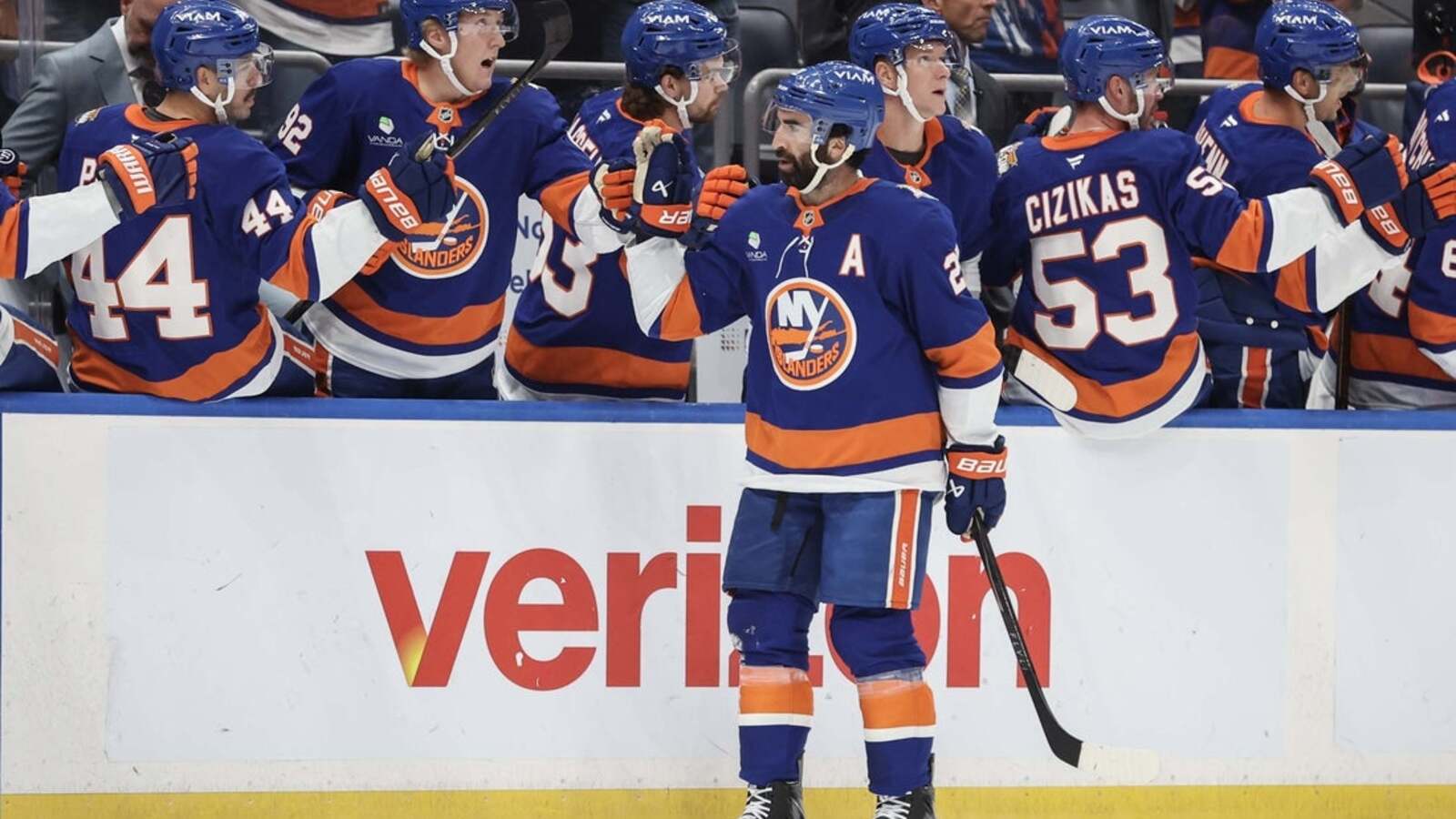 Kyle Palmieri nets pair as Islanders keep Canucks reeling