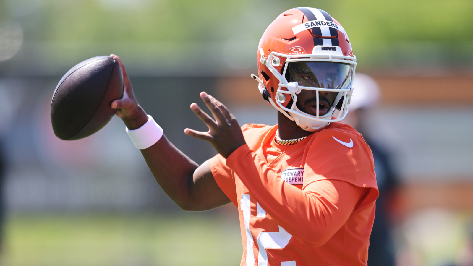 https://www.yardbarker.com/media/9/7/975905be58d42dd9568ed71f80f8940e3b137291/thumb_16x9/sanders-got-first-team-reps-before-first.jpg?v=1