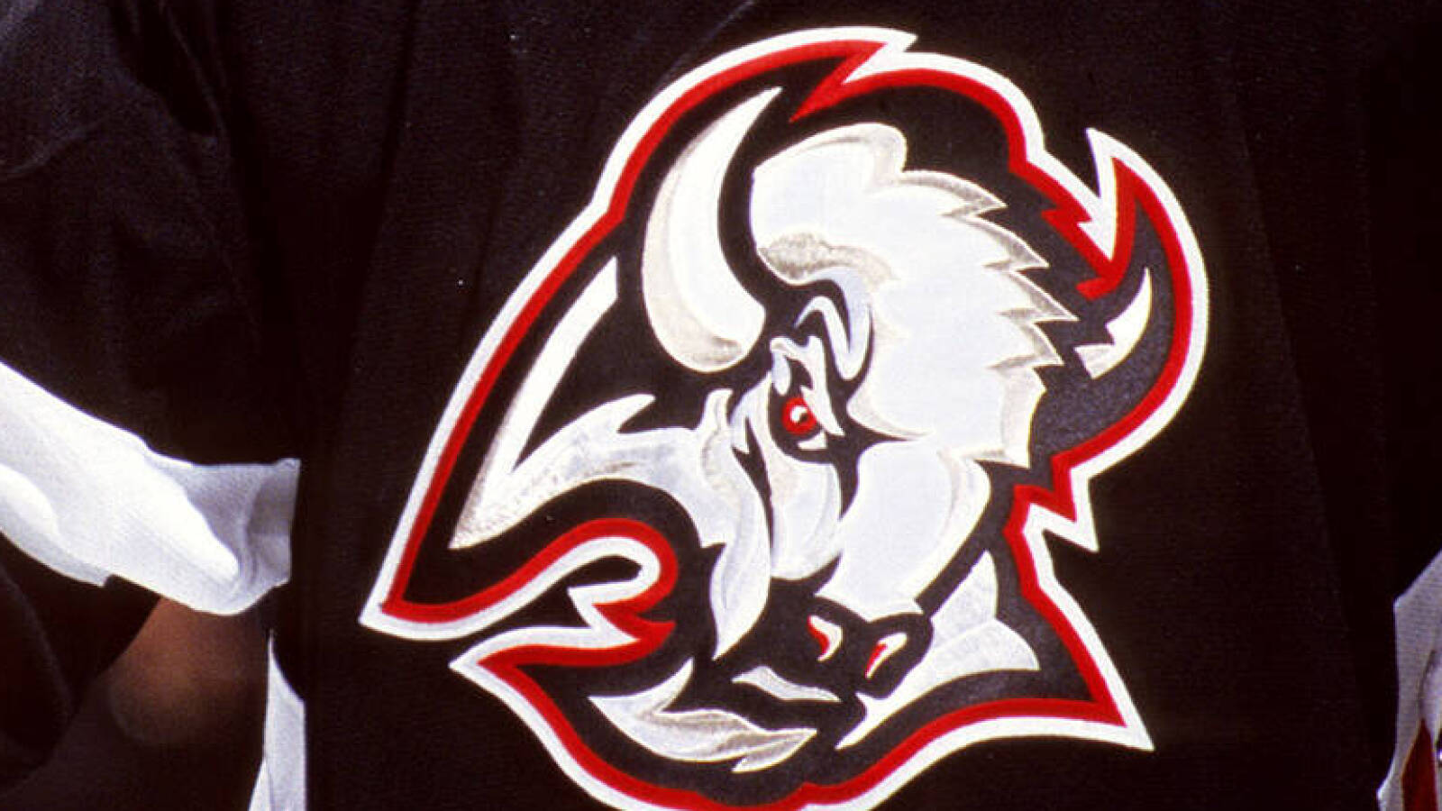 Buffalo Sabres to bring back 'goat head' logo on new third jersey - Daily  Faceoff