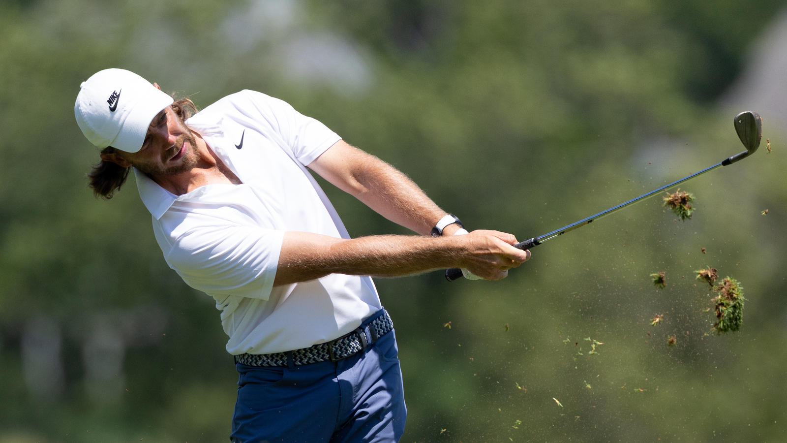 https://www.yardbarker.com/media/9/7/978cad6ab2d804c7d1e8a3631cba6bcefdde2fb5/thumb_16x9/ranking-five-best-golfers-suited-links-golf-right.jpg