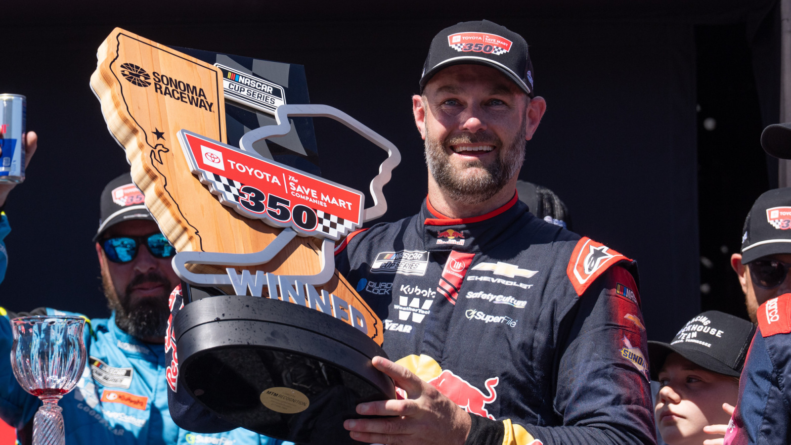https://www.yardbarker.com/media/9/7/979d2da5a93bb3a991aa68a9e51edc42bd735885/thumb_16x9/shane-van-gisbergen-finally-looked-vulnerable.jpg?v=1