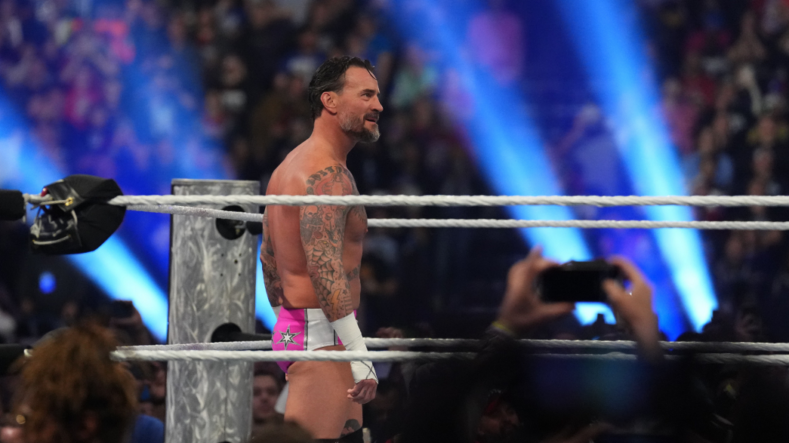 https://www.yardbarker.com/media/9/8/9800c05d92ec3e34d7d4d7a7b63a123e0f6d1565/thumb_16x9/cm-punk-4-1024x576.png