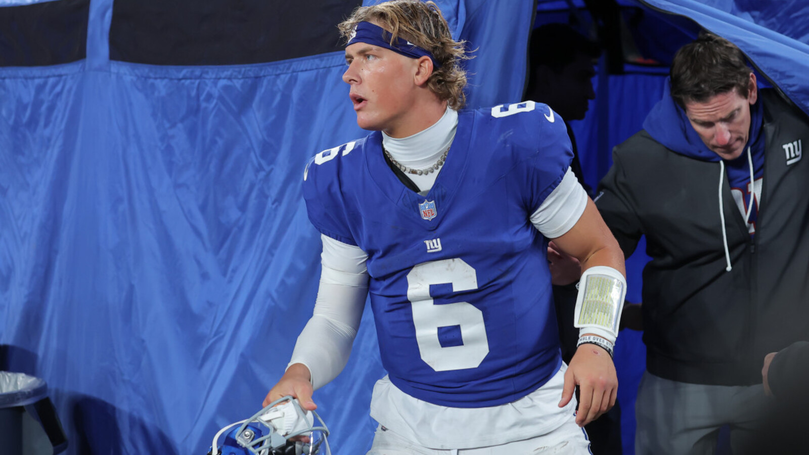 Giants dodge a bullet after QB Jaxson Dart takes a scary hit against Eagles