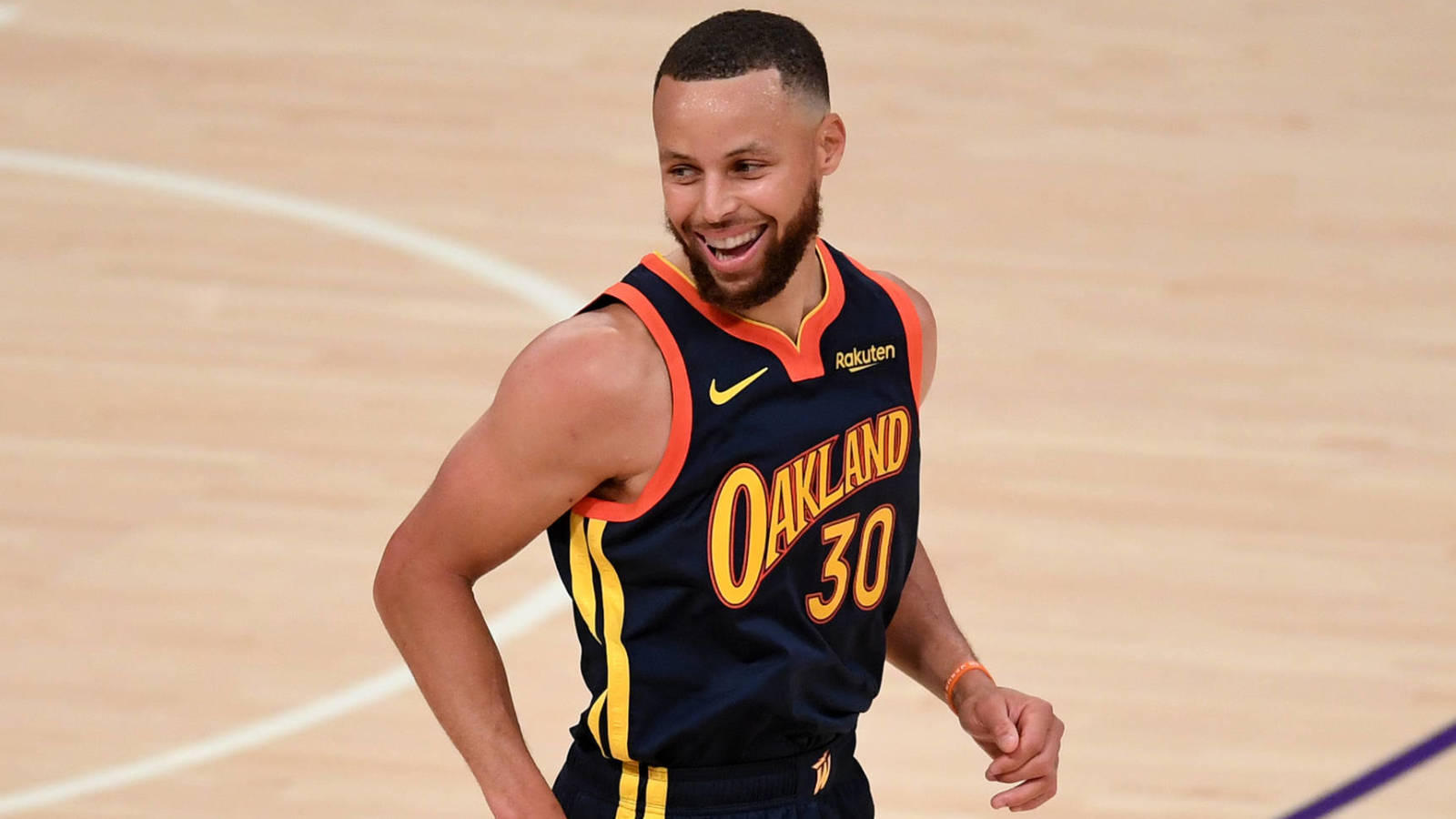 Report: Curry to sign four-year, $ 215 million extension with Warriors