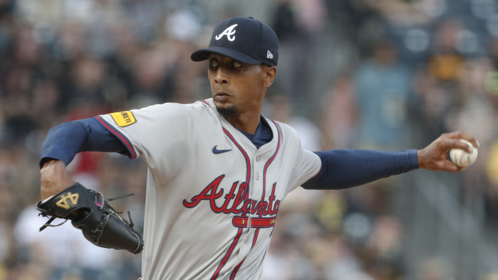 https://www.yardbarker.com/media/9/8/98547c3e18b019282e87f491bf30bdf1115f9b28/thumb_16x9/braves-ray-kerr-shines-biggest-outing-mlb-career.jpg?v=1