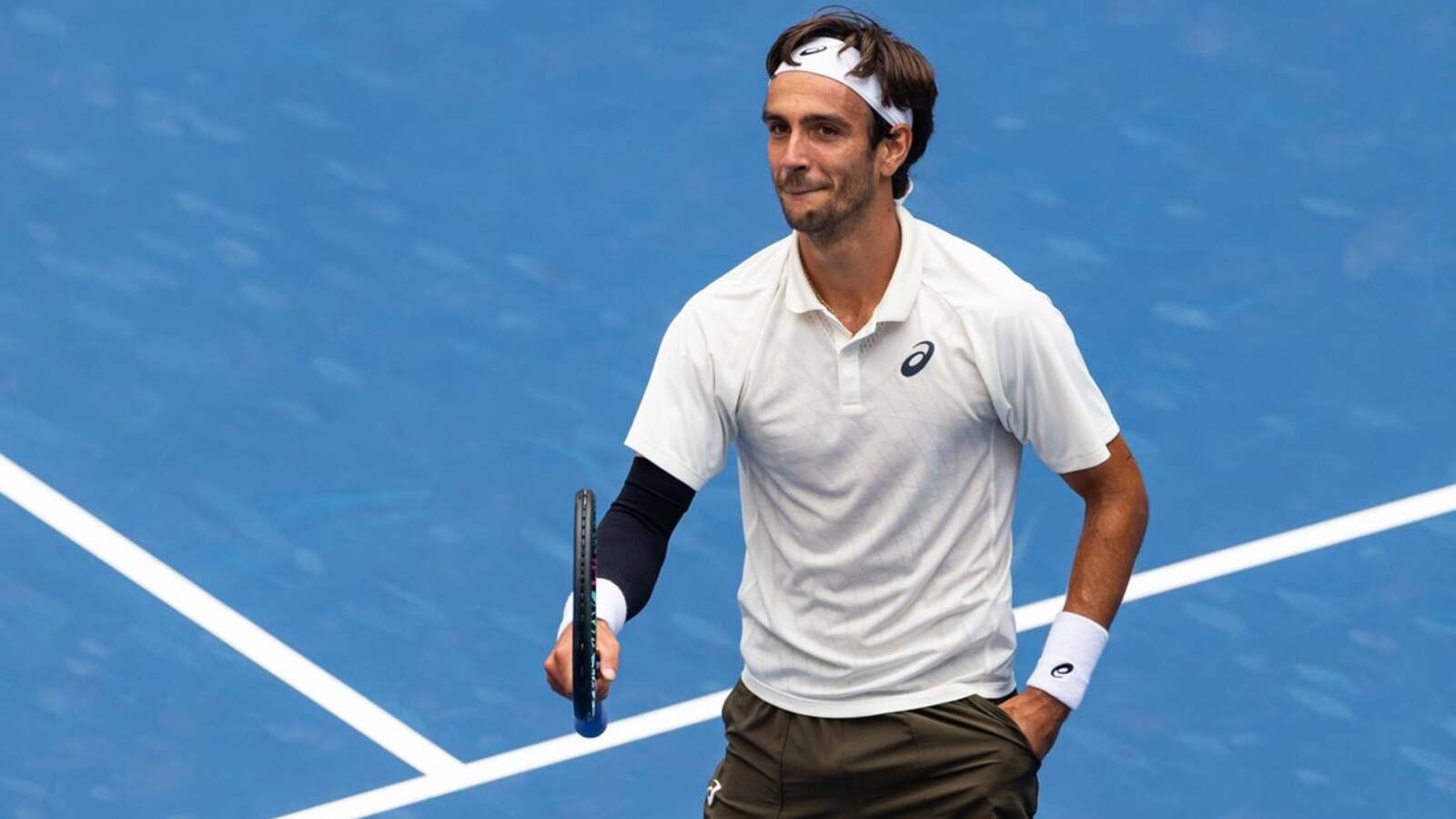 Italians continue strong runs at scorching Australian Open