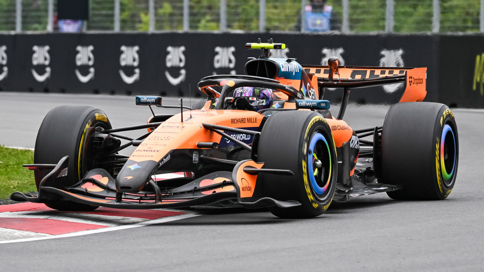 https://www.yardbarker.com/media/9/8/9871b14d80b3087966034286560614238b174ae5/thumb_16x9/lando-norris-first-victory-2026-season-makes.jpg?v=1
