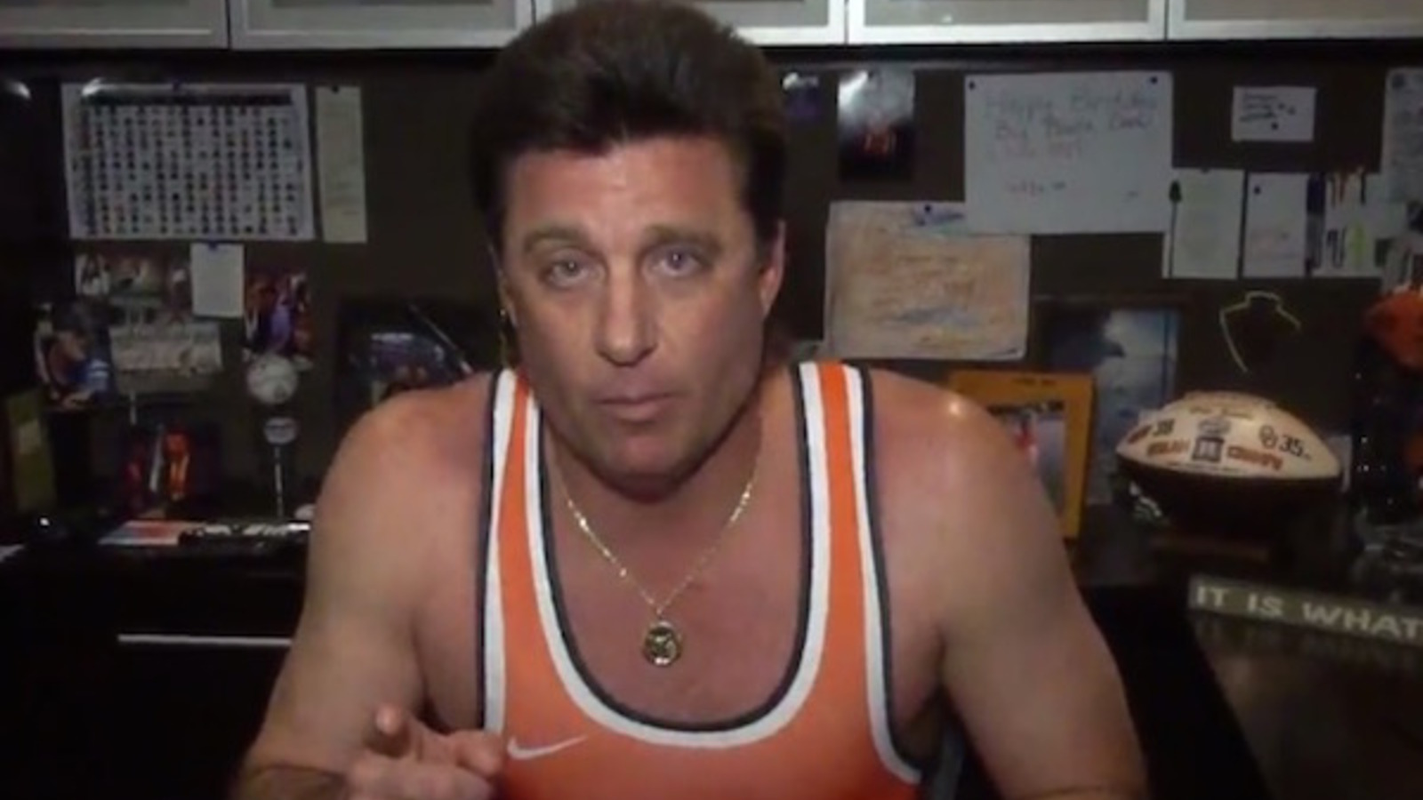 Mike Gundy dons wrestling singlet to promote Oklahoma St 