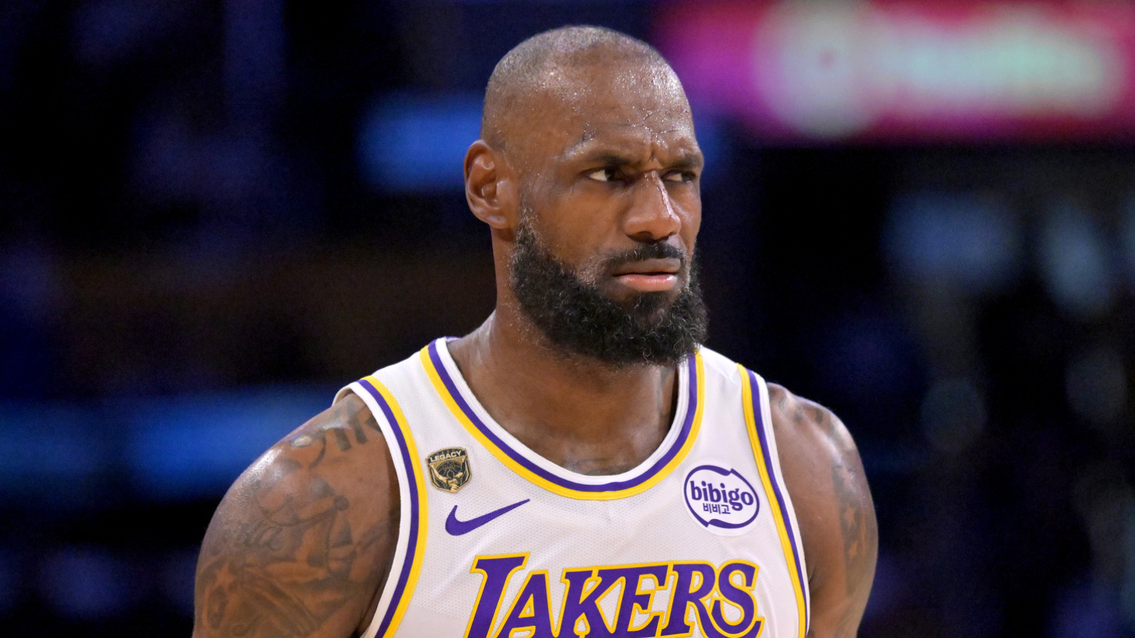 https://www.yardbarker.com/media/9/8/98b6858e87f683a19bc09cb579b545eaa34e45fc/thumb_16x9/lebron-james-sixers-move-raises-one-obvious.jpg?v=1