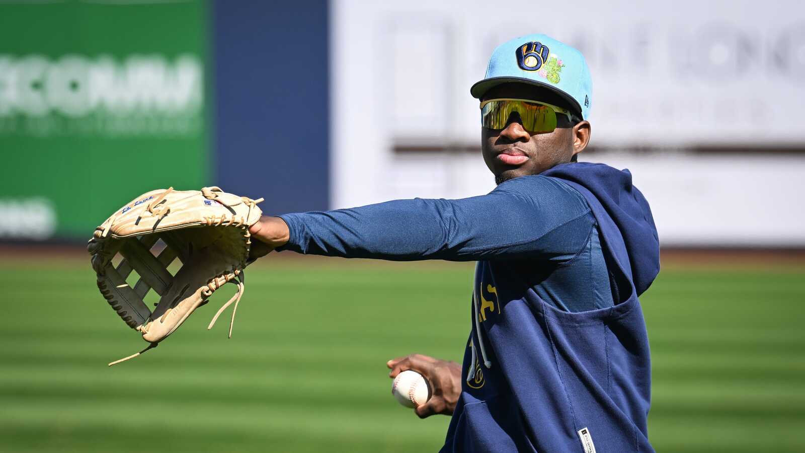 Brewers call up top outfield prospect Luis Lara