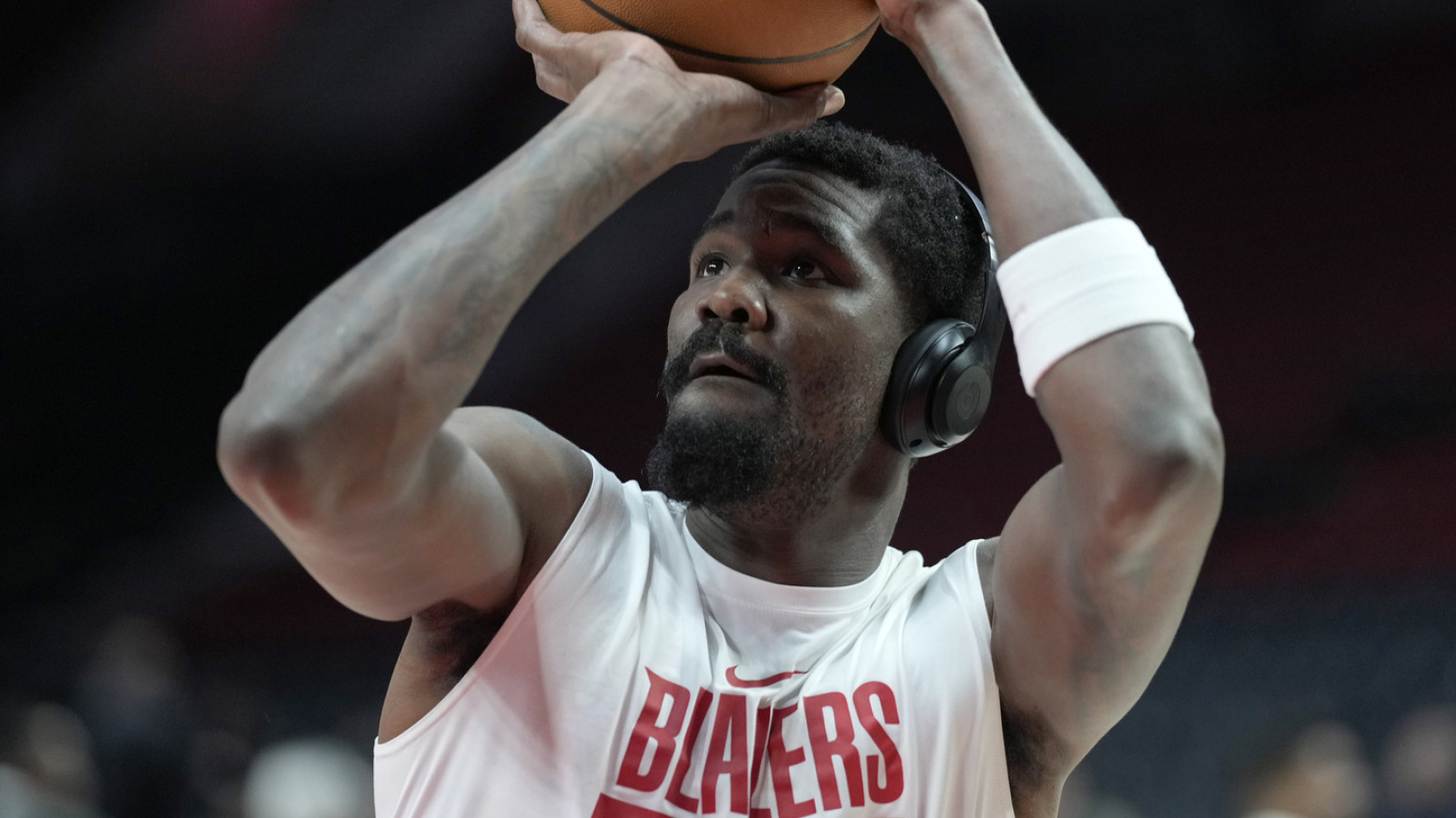 https://www.yardbarker.com/media/9/9/990dd0b6fa7b4bd441ef434d2e466063a88d3c93/thumb_16x9/deandre-ayton-sign-best-team-possible-him.jpg?v=1