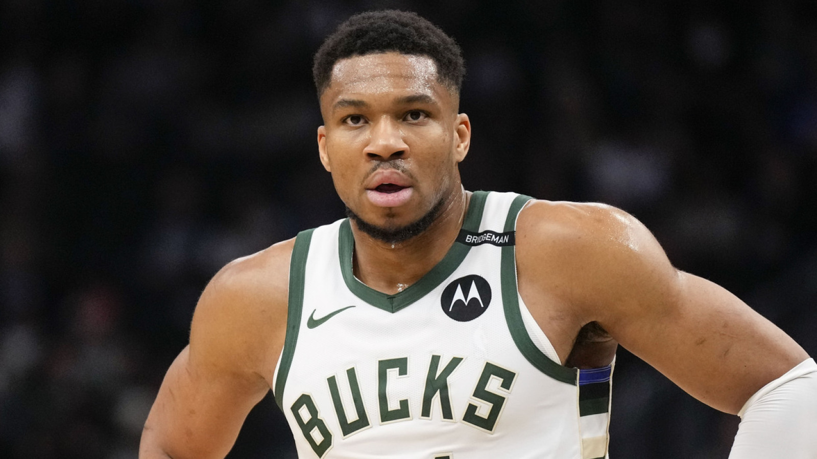 https://www.yardbarker.com/media/9/9/991e6dbe9a9d9b83a9f1875fb1b7d76ee79f0fa5/thumb_16x9/giannis-antetokounmpo-must-decide-type-legacy-hes.jpg?v=1