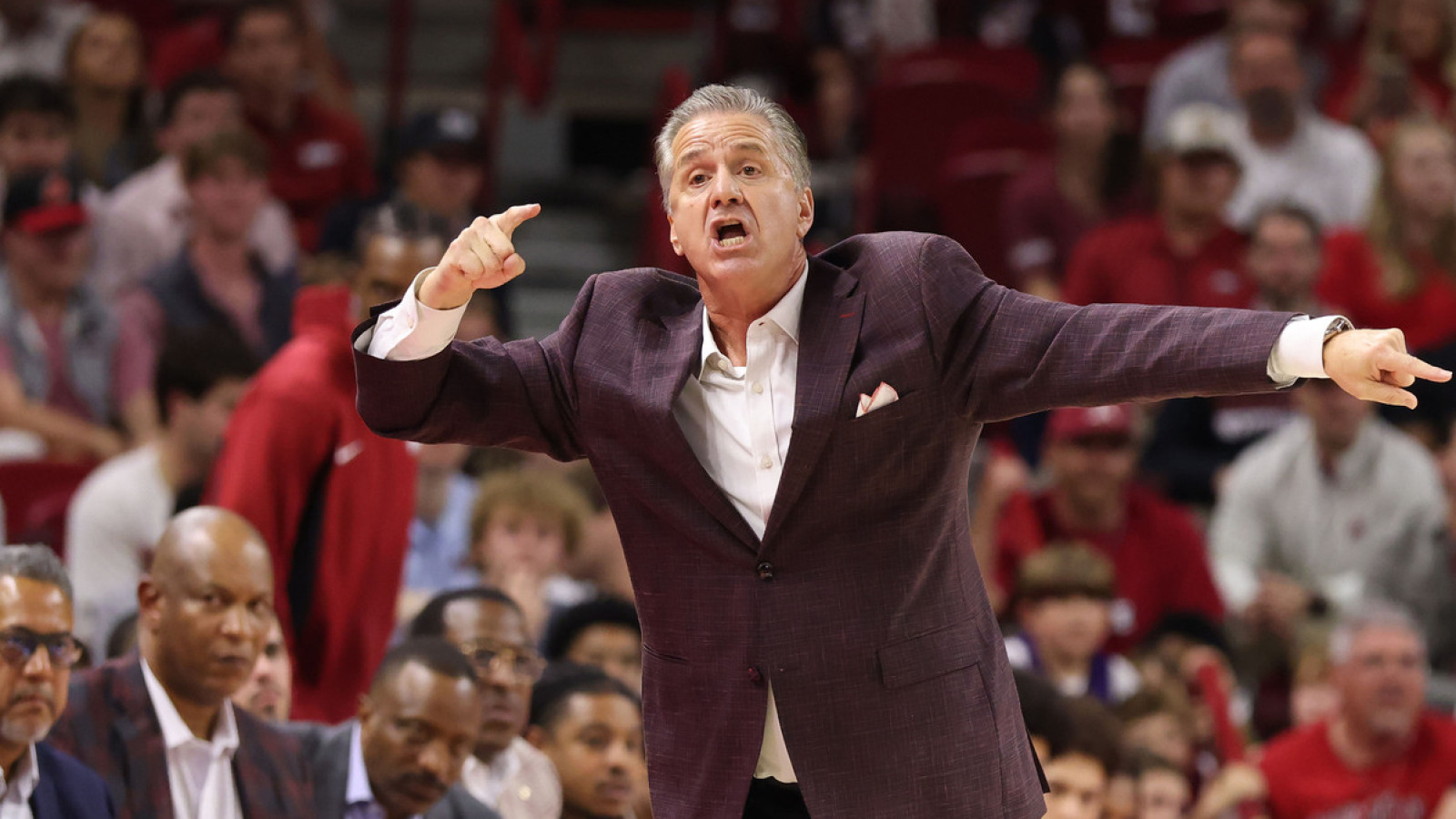 Arkansas' John Calipari may be forced to make difficult lineup decision