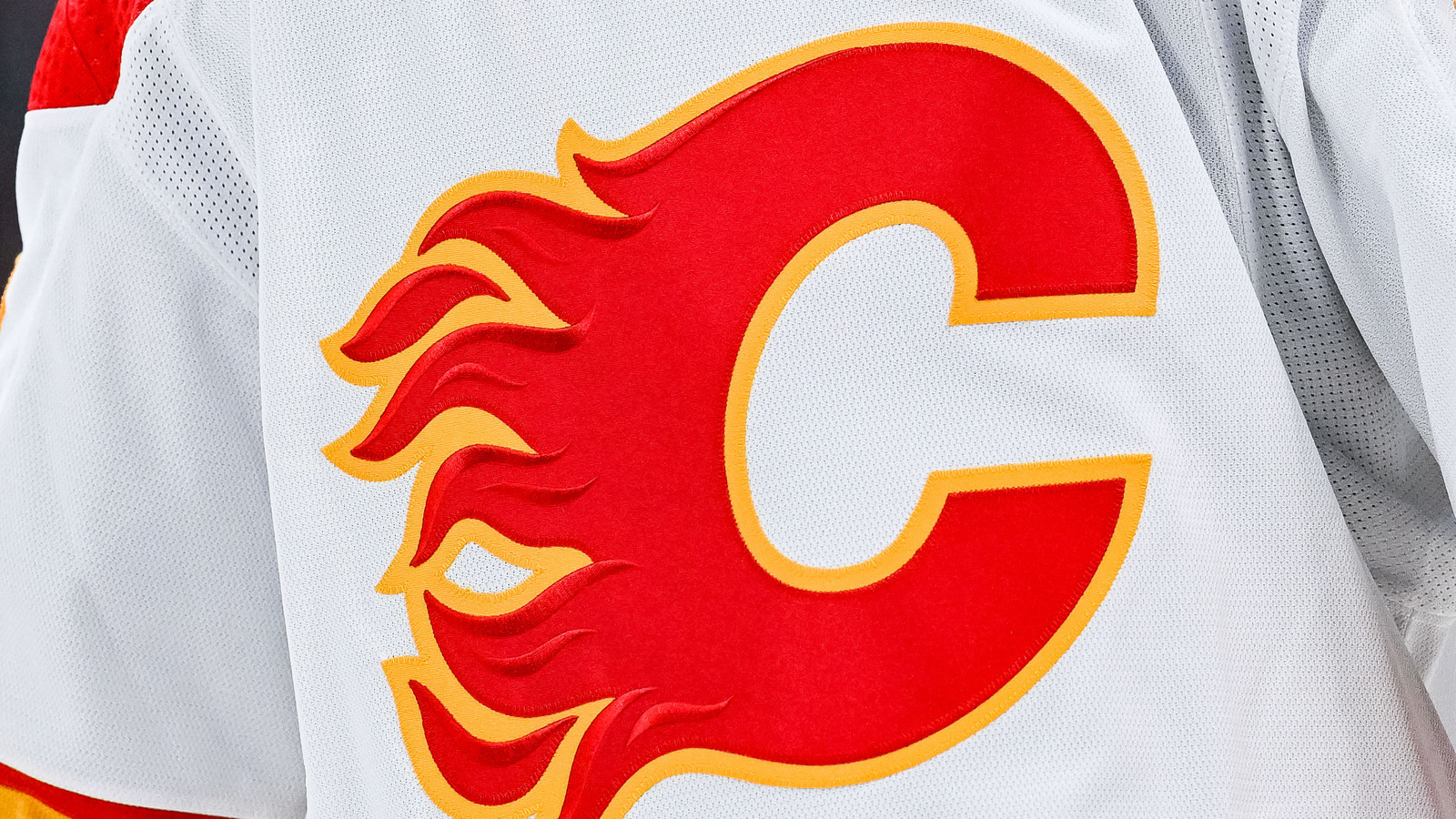 Calgary Flames select Samuel Honzek at 16th overall in 2023 NHL Draft