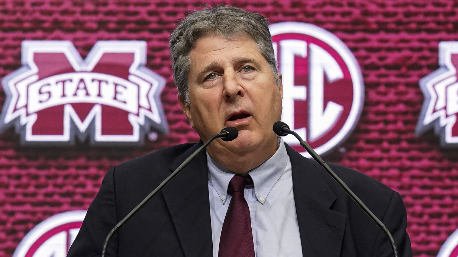 https://www.yardbarker.com/media/9/9/99566a3137d90f61da31c00f41e6c644a1ec3cfb/thumb_16x9/jul-19-2022-atlanta-ga-usa-mississippi-state-head.jpg?v=1
