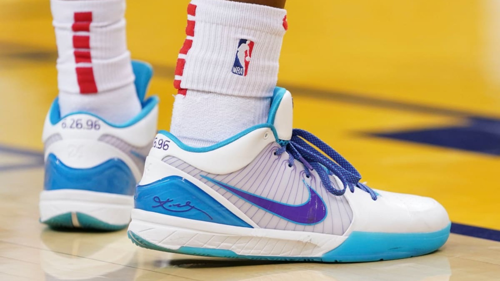Paul George Wore Nike Kobe Shoes During Clippers Game Yardbarker
