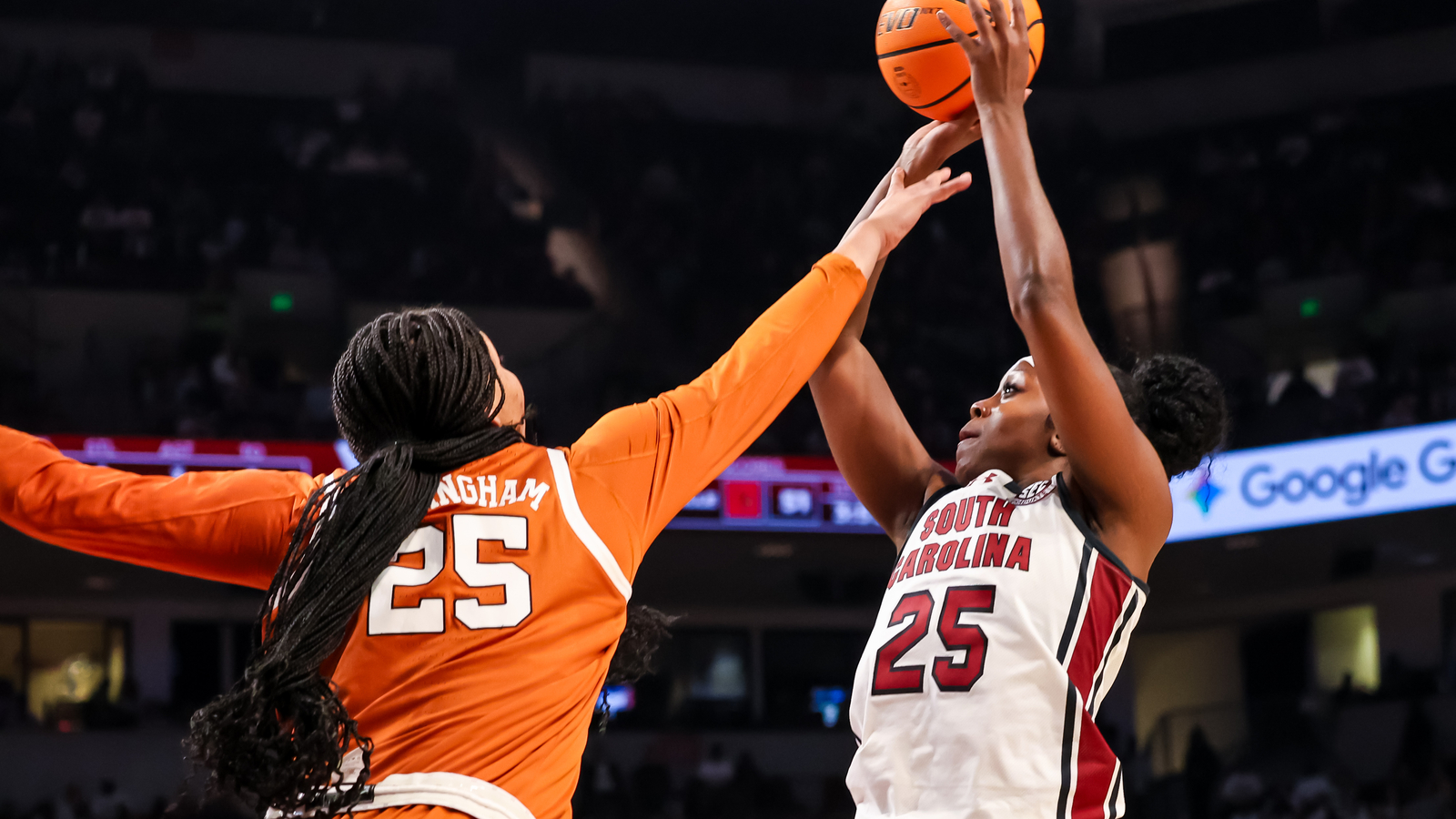 Raven Johnson's clutch play helps No. 2 South Carolina women beat No. 4 Texas