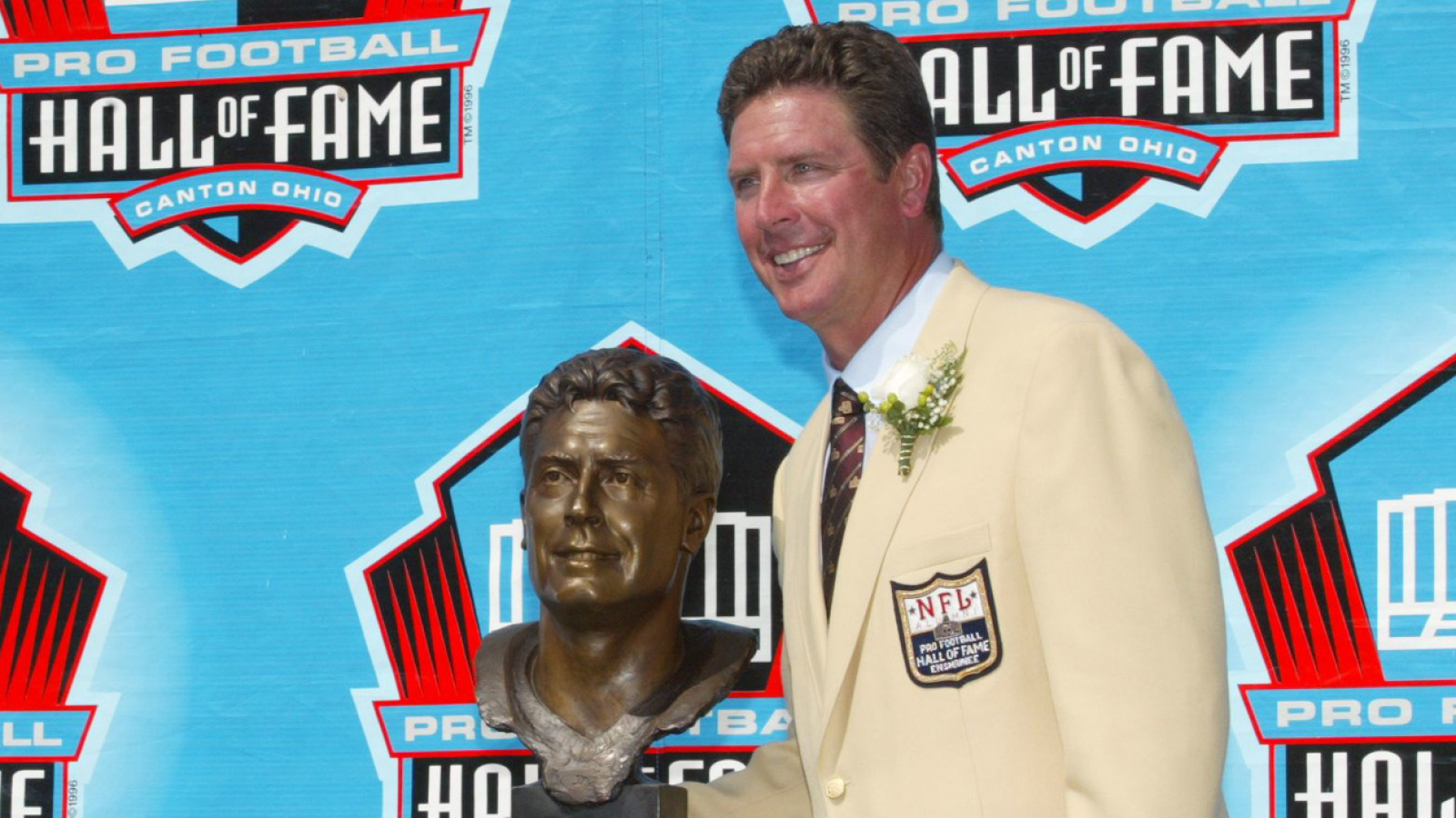 https://www.yardbarker.com/media/9/9/999b4b8901a669afcb3dc374d35cbc2601a18852/thumb_16x9/nfl-offensive-players-year-quiz.jpg?v=3