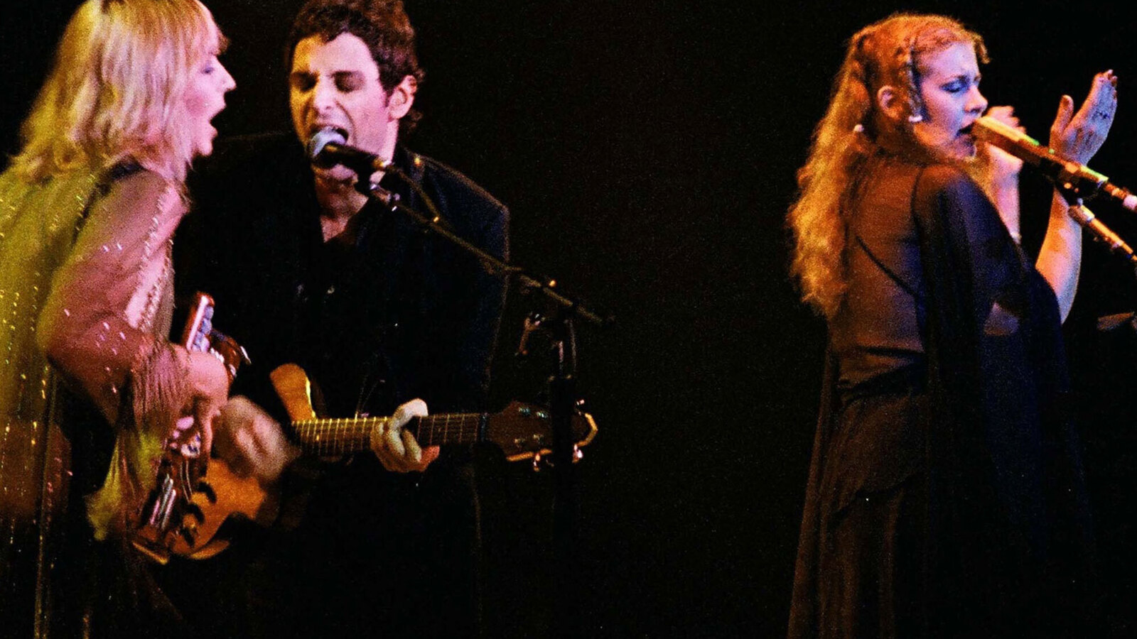 25 iconic bands that feature multiple vocalists | Yardbarker