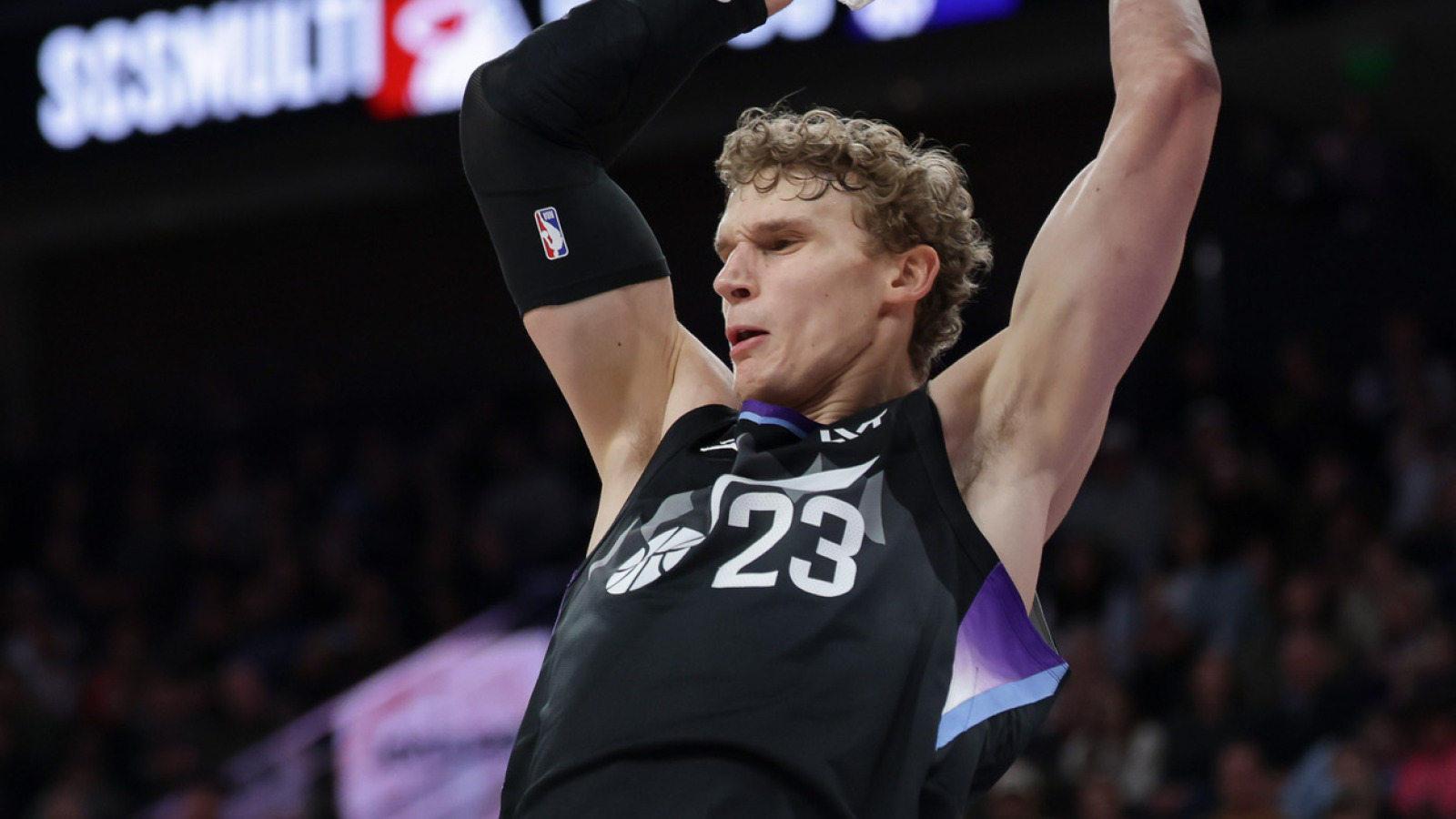 https://www.yardbarker.com/media/9/9/99a1a3c54ba4c5a8d11a6b9a9269d3e40f1b3fb7/thumb_16x9/five-nba-players-likely-traded.jpg?v=1