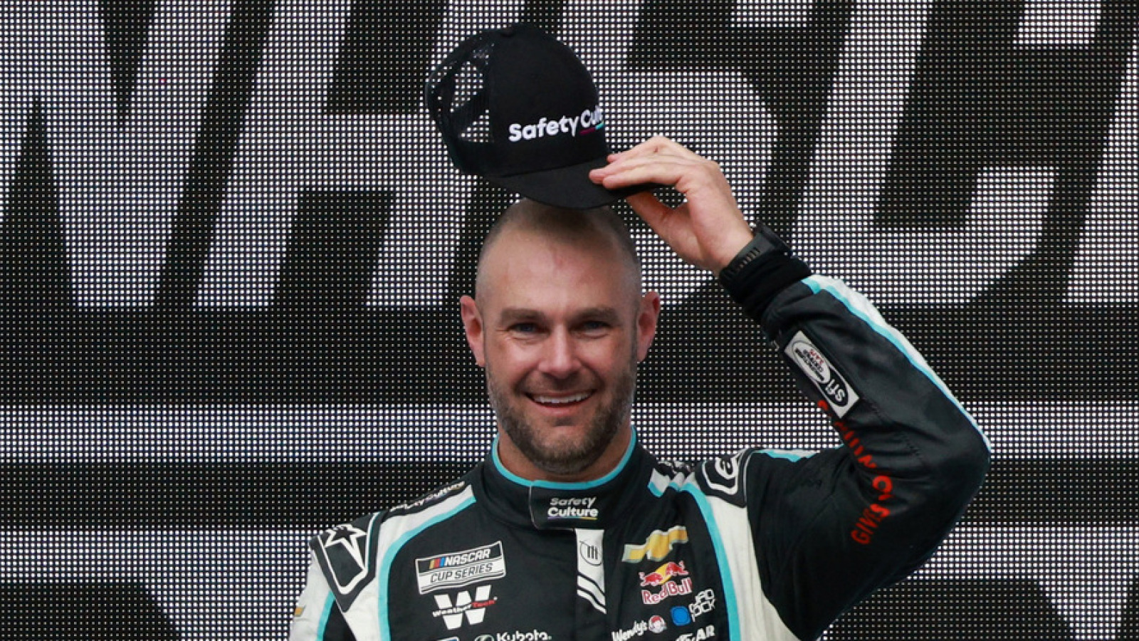 https://www.yardbarker.com/media/9/9/99aaa28cd49b595aa5d237fbf4f7c2f4684e702c/thumb_16x9/nascar-chicago-street-race-preview-favorite.jpg?v=1