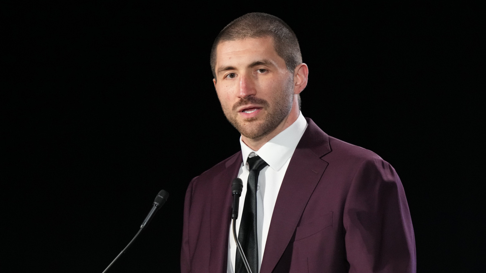 https://www.yardbarker.com/media/9/a/9a0b70ef5fde5dadd0952dc45b63c252535a38c1/thumb_16x9/nfl-won-grievance-over-nflpa-on-jc-tretters-rb.jpg?v=1