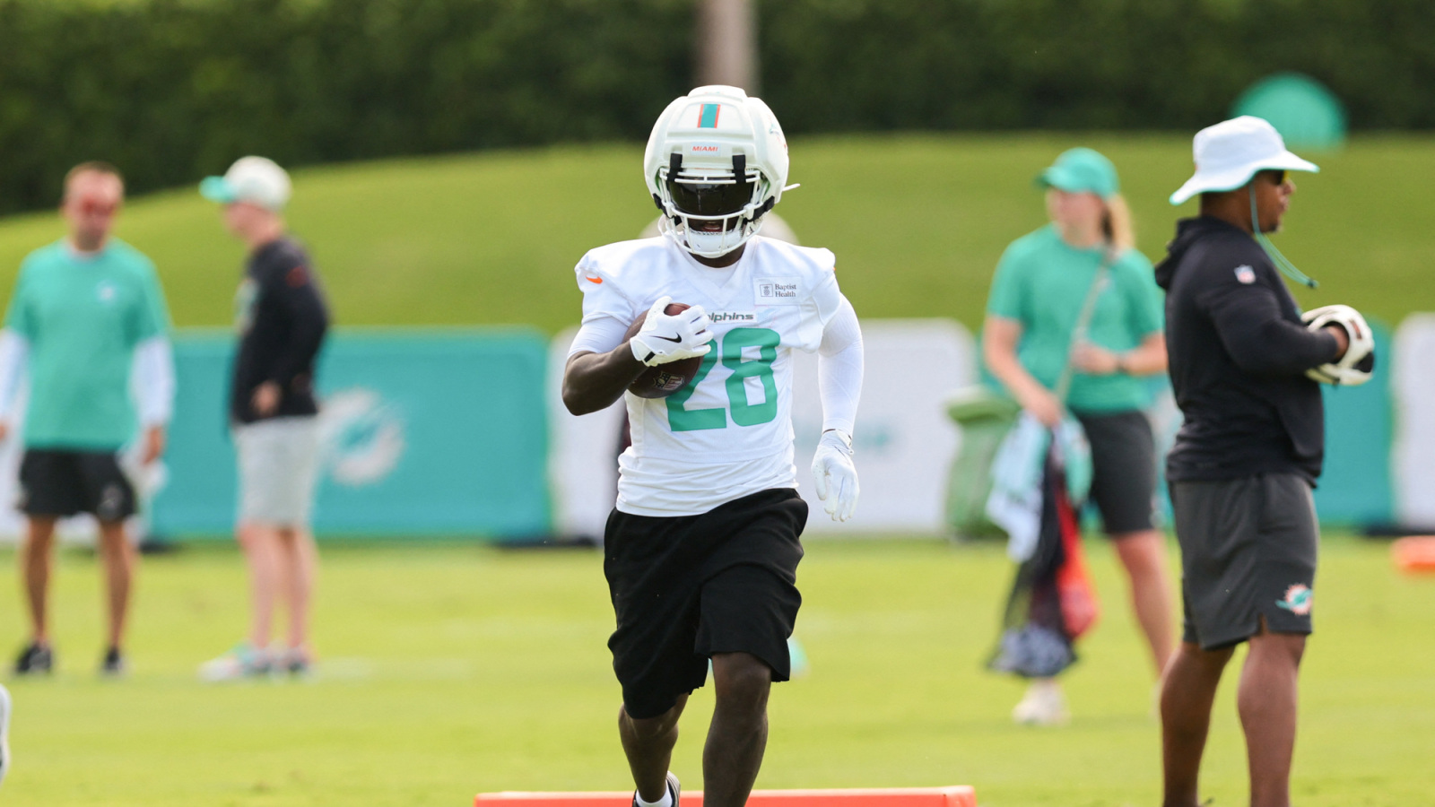 Dolphins Star RB Has Sights Set on Rushing Title in 2026