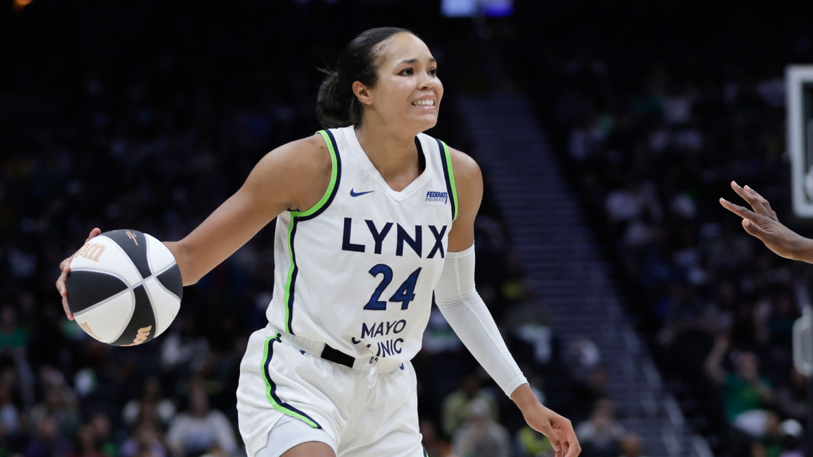 https://www.yardbarker.com/media/9/a/9a2bc91d1a1aaadcba5c2f3ccba829f9f55e895b/thumb_16x9/mvp-front-runner-exits-injury-as-lynx-win-face.jpg?v=1