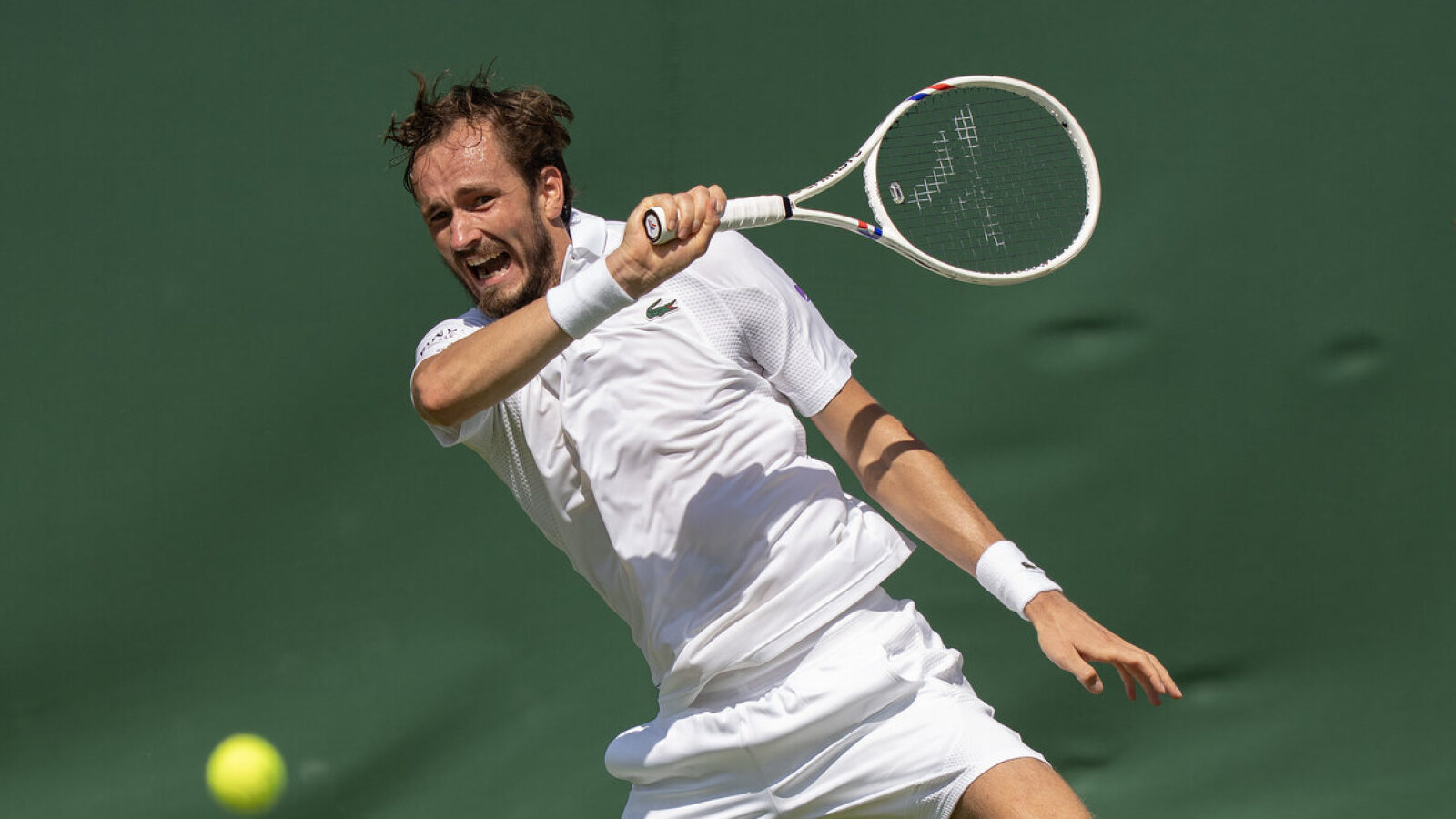 https://www.yardbarker.com/media/9/a/9a4a6a7e8205d9fd5a3bc3666b19b3a5cd7cc530/thumb_16x9/three-upsets-on-day-1-2025-wimbledon.jpg?v=1