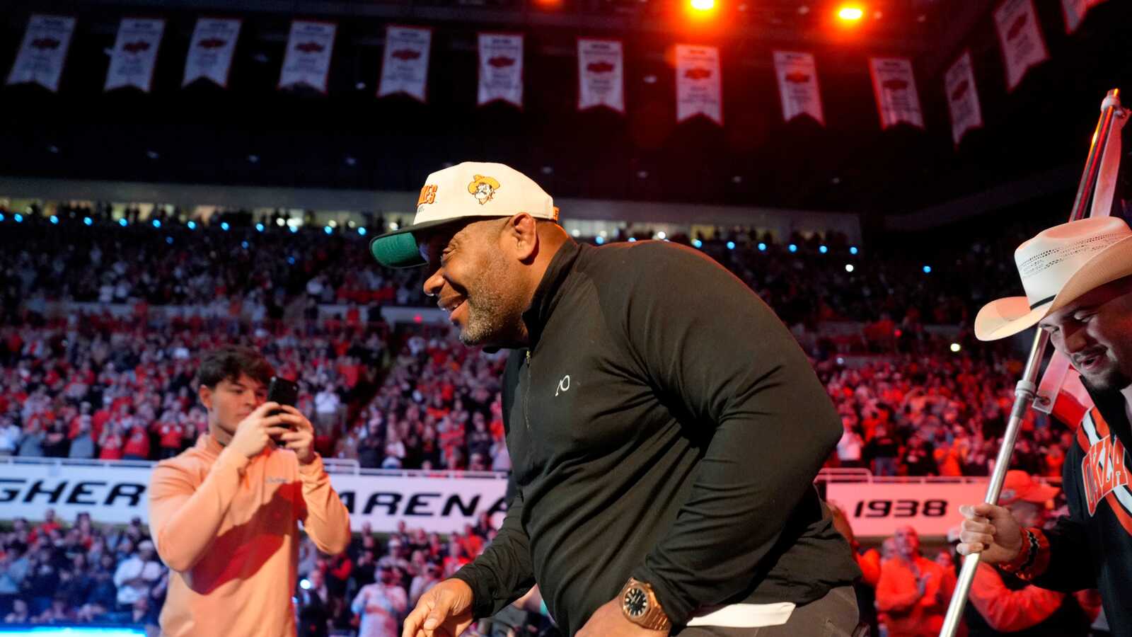 Cormier Critiques Fighter's Corner During UFC Vegas 120 Broadcast