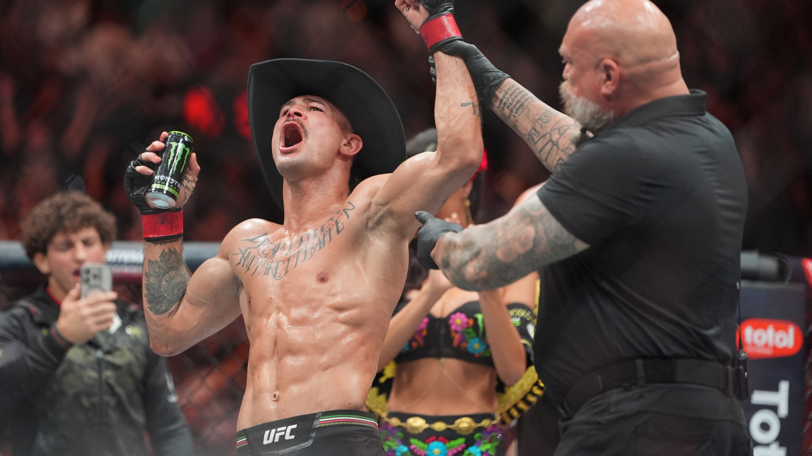 Diego Lopes avoids surgery as he offers update on UFC 325 ‘two broken feet’