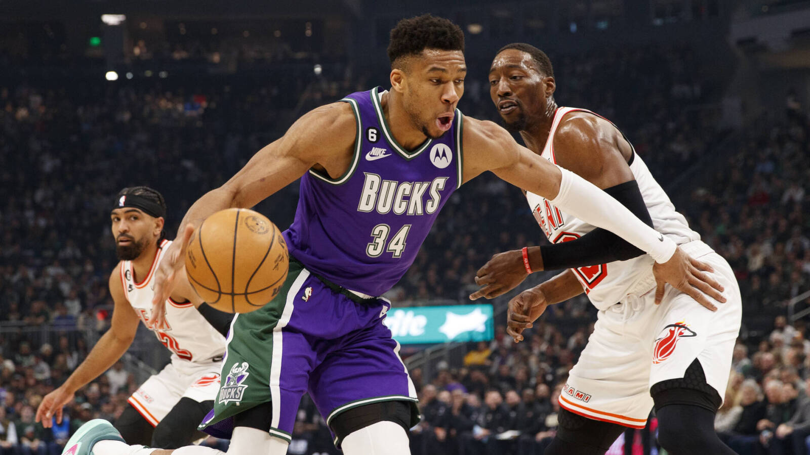 LEBRON vs Giannis фото из тик тока