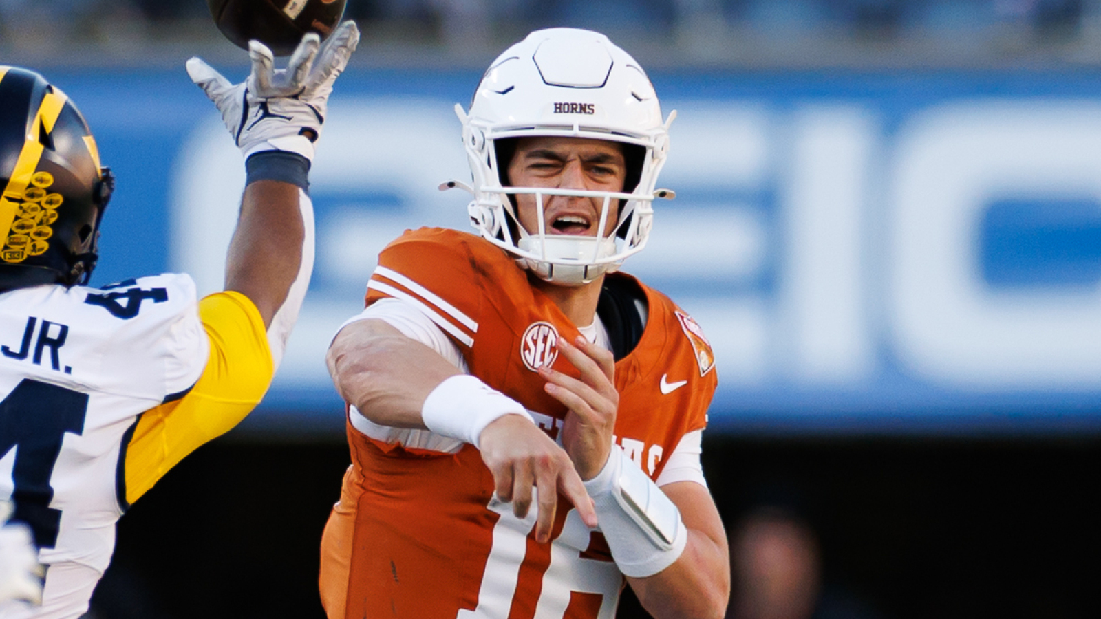 https://www.yardbarker.com/media/9/a/9ac060155c4d62e1d74cc01c32fbc69fcb6931af/thumb_16x9/big-offseason-injury-update-texas-qb-arch-manning.jpg?v=1