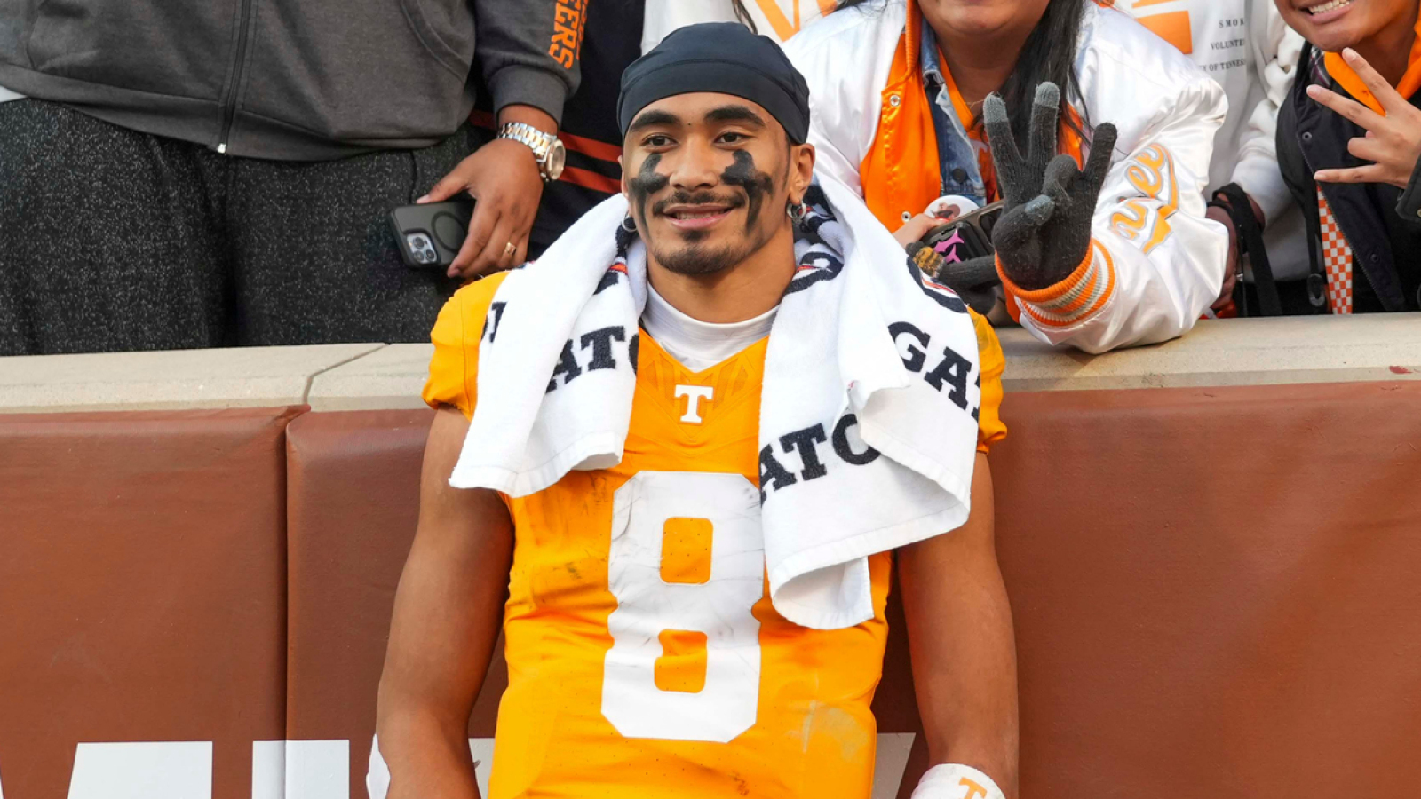cfb-world-reacts-tennessees-big-move-qb-