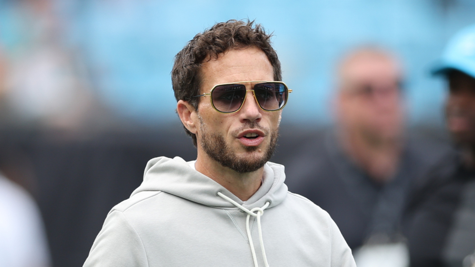 https://www.yardbarker.com/media/9/b/9b4aa349dbfed5c927e7601c0564bc2c0712b8a9/thumb_16x9/mike-mcdaniel-feeling-pressure-dolphins-owner.jpg?v=1
