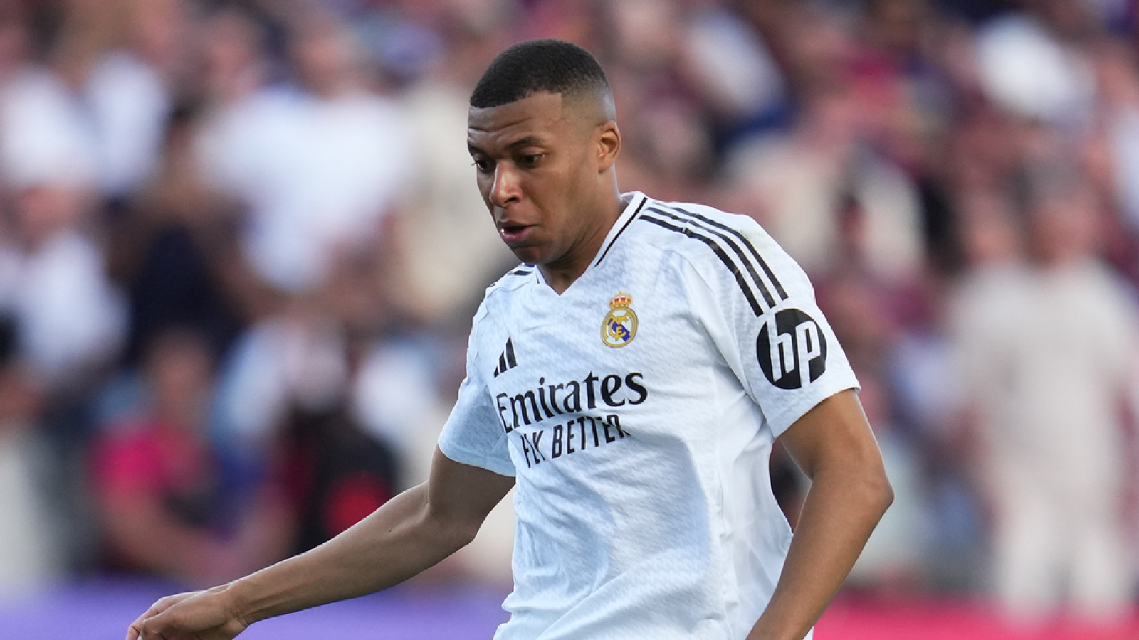 https://www.yardbarker.com/media/9/b/9b4bc8d244f33e7a608bb9b020968b9f135ace89/thumb_16x9/kylian-mbappe-makes-history-el-clasico-despite.jpg?v=1