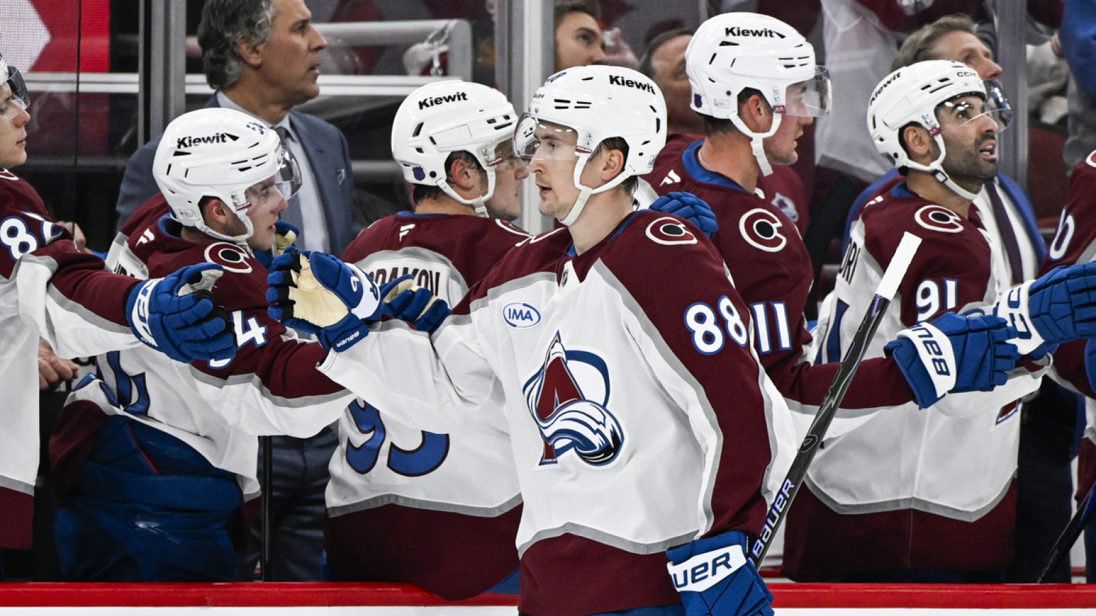 https://www.yardbarker.com/media/9/b/9b5b72c6f2ba1af0f7243599441c48a852b93130/thumb_16x9/avalanche-become-first-nhl-team-clinch-playoff.jpg?v=1