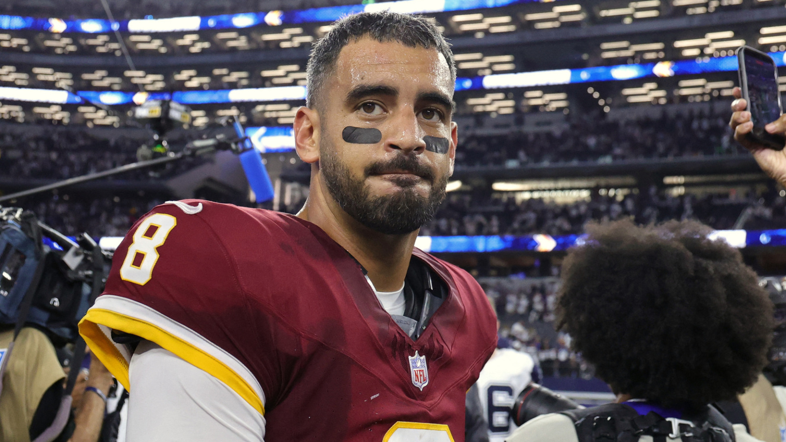 https://www.yardbarker.com/media/9/b/9b65561c5aa5d0fe6118c6d69e38505d6236bb07/thumb_16x9/commanders-marcus-mariota-decision-jayden-daniels.jpg?v=1