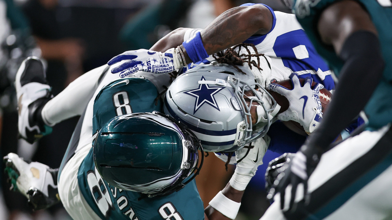https://www.yardbarker.com/media/9/b/9b8633aeecb508f4efa55536573f4d32713a2451/thumb_16x9/oh-spit-these-five-red-flags-loom-large-eagles.jpg?v=1