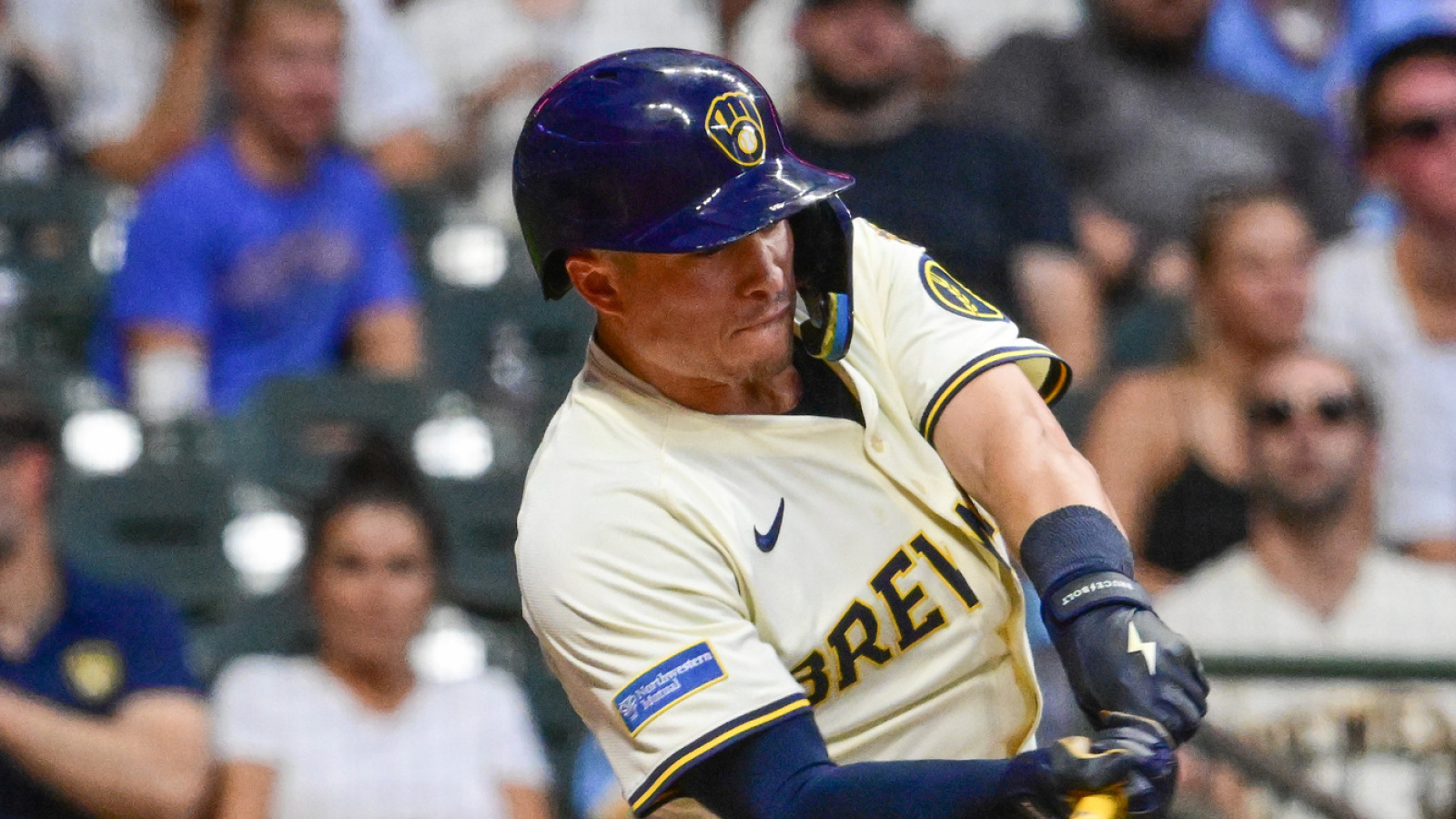 https://www.yardbarker.com/media/9/b/9bac2fe4b298c8f41230f3aa7febdb6378f9ab80/thumb_16x9/brewers-remain-red-hot-notching-10th-straight-win.jpg?v=1