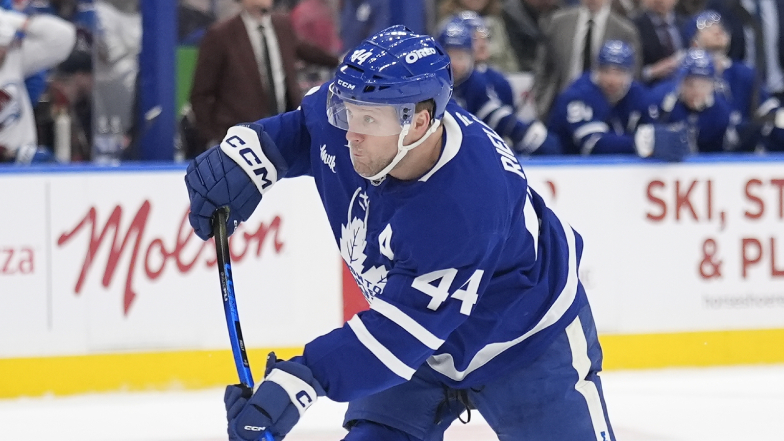 https://www.yardbarker.com/media/9/b/9bc2504b6968bba578628c5fd2e153deb37a3710/thumb_16x9/maple-leafs-veteran-told-consider-leaving-amid.jpg?v=1