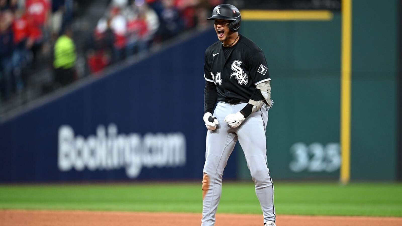 Sixth-inning rally gives White Sox 2-0 ALDS lead on Guardians