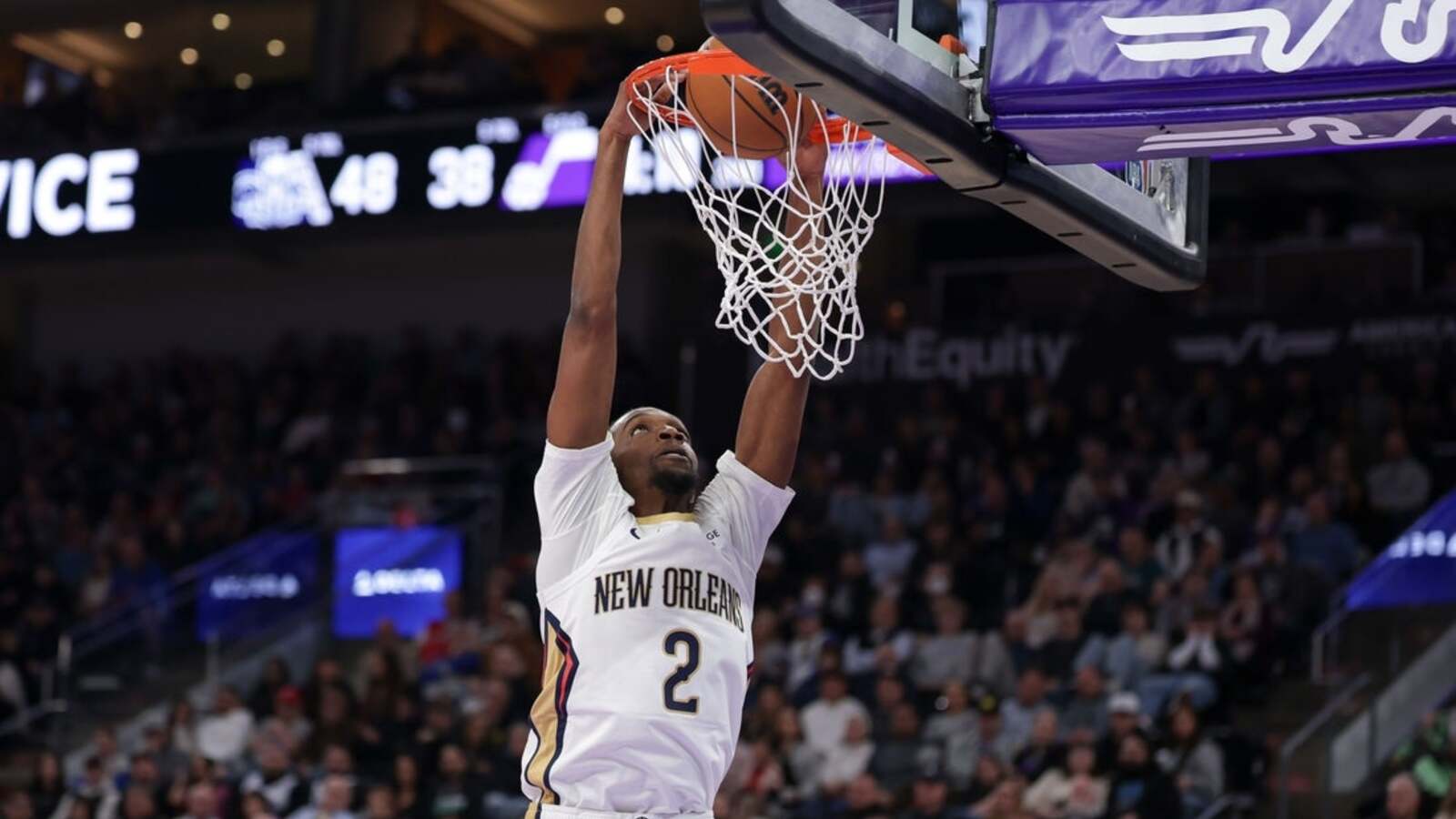 Pelicans close first half strong to beat Jazz for fourth straight win