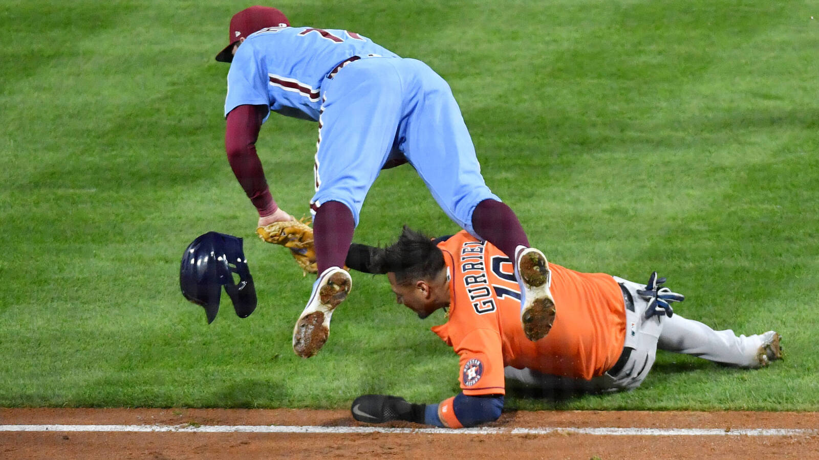 Astros' Yuli Gurriel had emotional reaction to being taken off WS